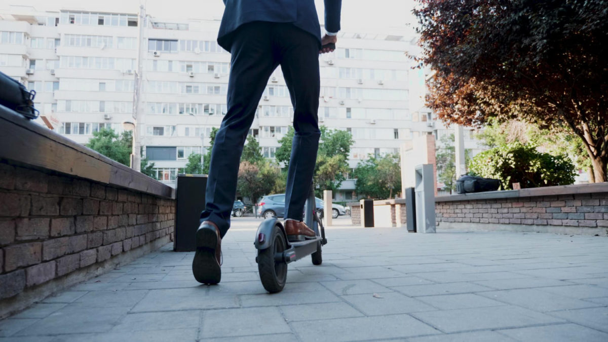 Trottinettes électriques : autorisées au bureau ? Découvrez tout ce que vous devez savoir !