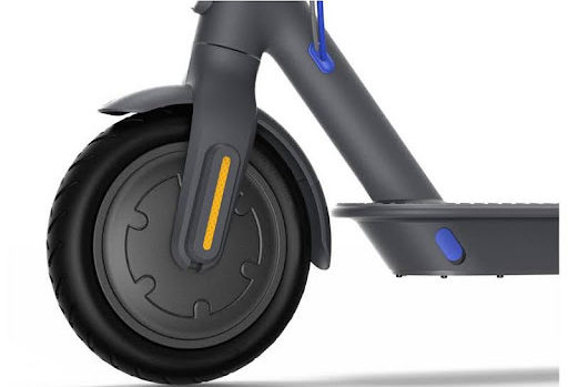 Monter un pneu plein sur la roue avant de la trottinette électrique Xiaomi M365