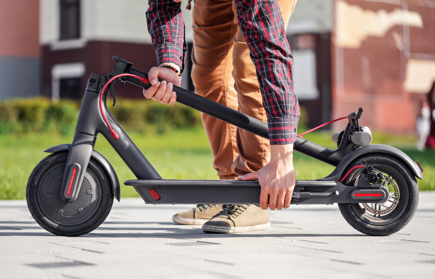 avantages et les inconvénients des trottinettes électriques pliables